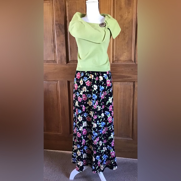 Adorable sleeveless lime green sweater sz S - Picture 4 of 4